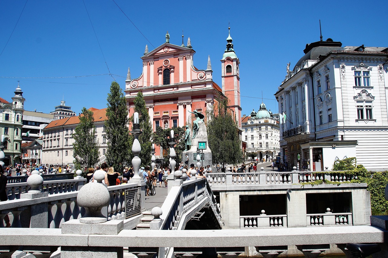 ljubljana-2687908_1280.jpg